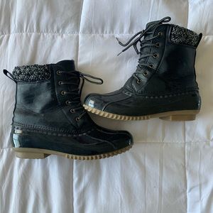 Duck boots